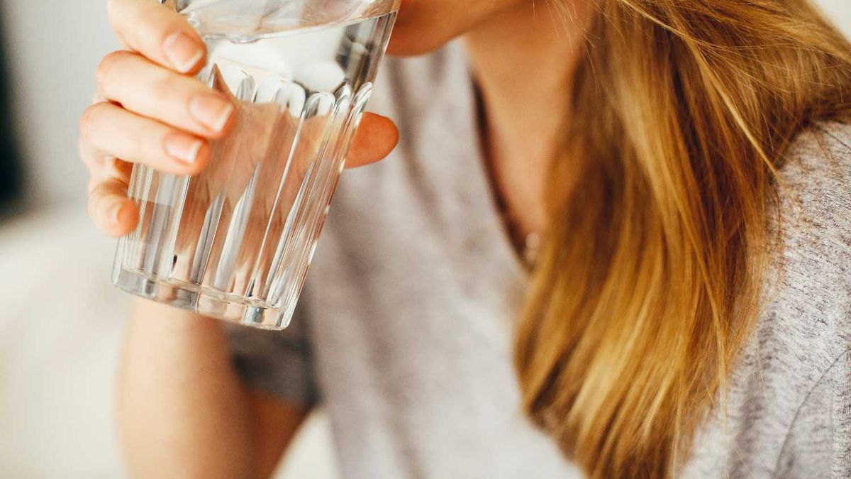 Olvidate del mito de los 2 litros: la cantidad de agua que realmente necesitás depende de tu peso