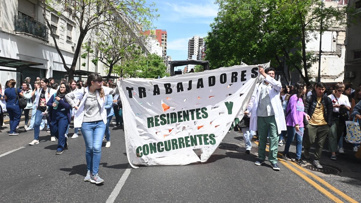 Médicos residentes porteños levantaron el paro tras aceptar 99% de aumento salarial