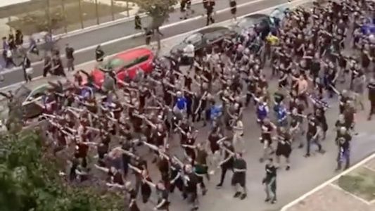 Video | Champions League: el repudiable gesto de hinchas de un equipo croata en la previa de un partido