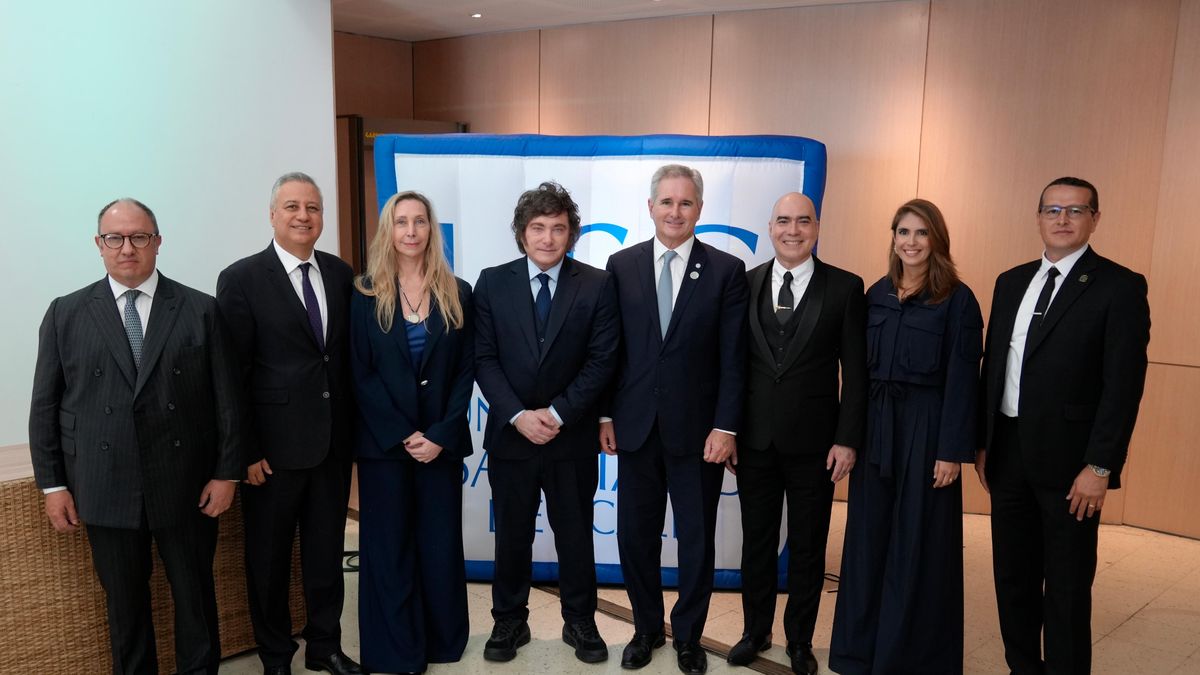 Durante su estadía, Javier Milei mantuvo reuniones con autoridades internacionales y recibió un Doctorado Honoris Causa de la Universidad Santiago de Cali. (Foto: Presidencia)