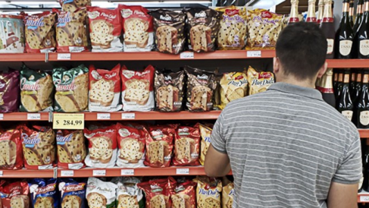 El Gobierno acordó con supermercados una canasta navideña a $199
