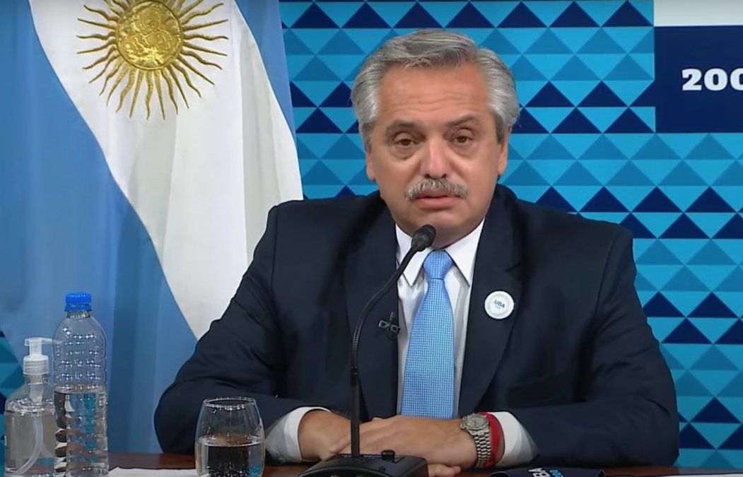 El Presidente se mostró junto a Kicillof y&nbsp; funcionarios del gabinete nacional y porteño en el acto por el segundo centenario de la UBA (Foto: captura de TV).