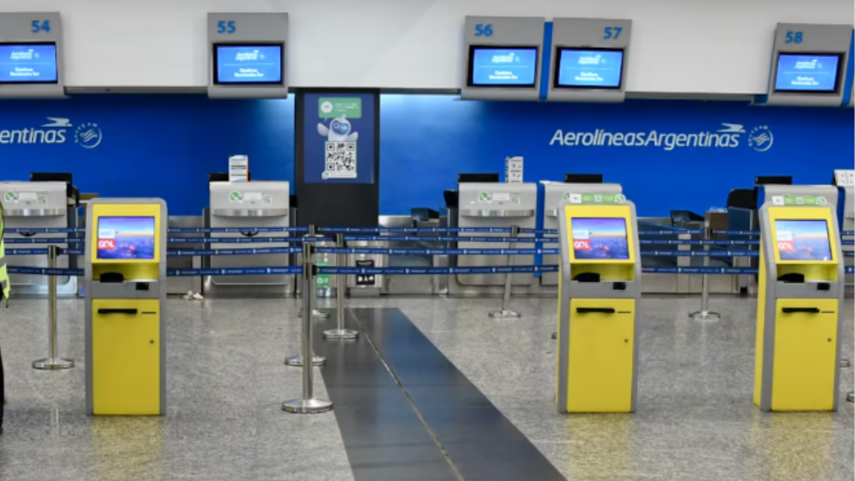 Aerolíneas Argentinas suspendió las reuniones paritarias tras la cancelación de vuelos internacionales por medidas gremiales