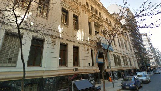 Separaron de su cargo a un profesor del Pellegrini que publicó un meme con la cara de una alumna y la leyenda feminazi