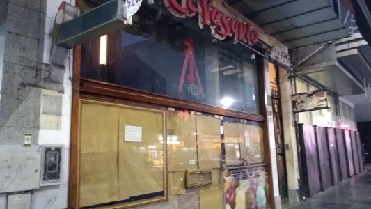 Avenida Corrientes, en caída: cerró la heladería El Vesuvio
