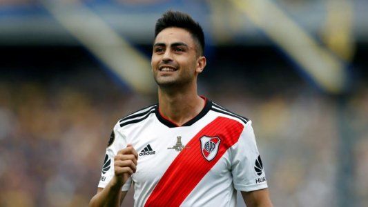 Un loco suelto en Nuñez: Pity Martínez pasó por el Monumental a visitar a sus ex compañeros