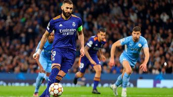 La joya de Benzema en la Champions League: picó un penal caliente idéntico al de Zidane en la final del mundo