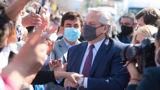 El errático juego de los gobernadores peronistas tras el escándalo de las fotos de Olivos