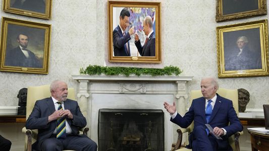 El gobierno de Biden acusó a Lula de repetir como loro el mensaje de Putin y Brasil le contestó