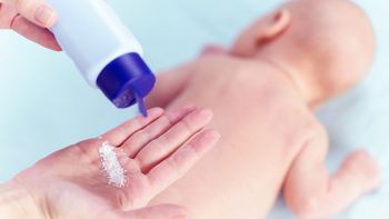 Johnson & Johnson suspende la venta de talco para bebés por denuncias sobre casos de cáncer