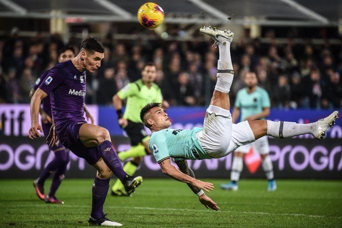 Al Inter, con Lautaro de titular, le empataron sobre la hora y la Juventus lo alcanzó en la cima