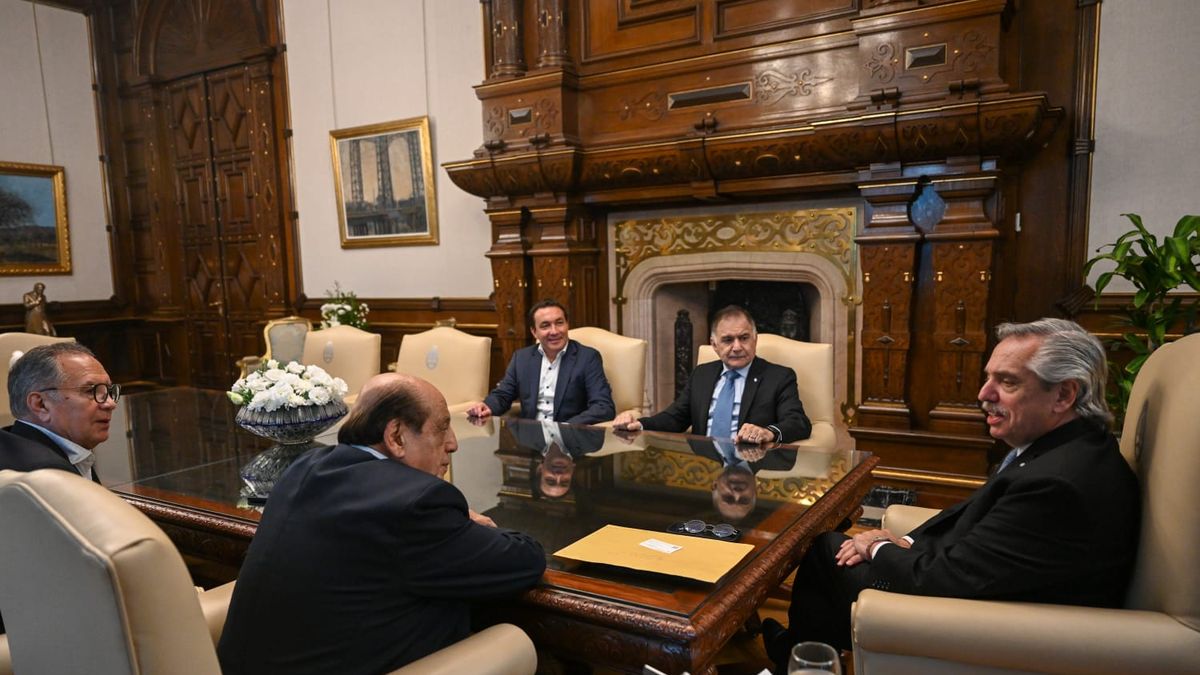 Alberto Fernández con intendentes del conurbano (Foto: presidencia)