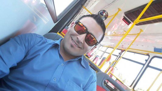 La historia del colectivero de la línea 161 que se convirtió en héroe al salvarle la vida a un pasajero