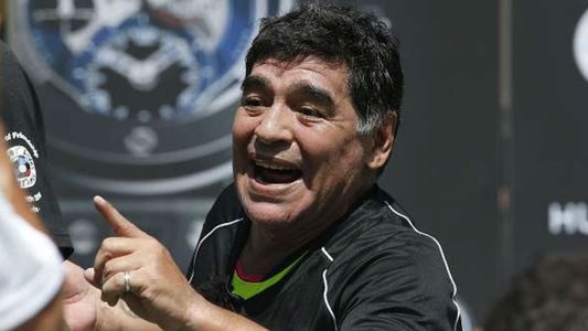 Diego Maradona se hizo un tratamiento de belleza en la cara