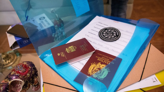 Desbaratan una banda que falsificaba historias de vida para acceder a la visa estadounidense