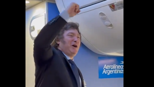 El video de Javier Milei en el avión camino a Mar del Plata para ir al show de Fátima Flórez