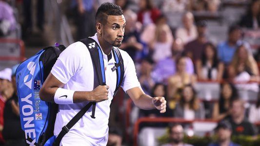 El video de Kyrgios furioso (otra vez): pidió ir al baño, pero se llevó dos raquetas que estrelló en el vestuario