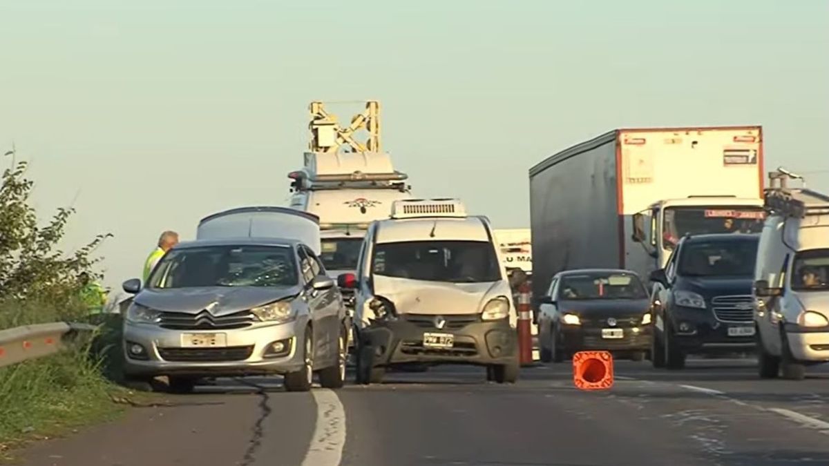 Quiso cruzar caminando la Panamericana y provocó una tragedia: la autopista está colapsada- (Foto: captura de video)