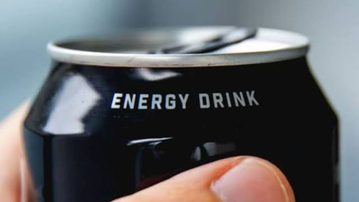 Las bebidas energizantes pueden reducir la sensación de cansancio y aumentar el estado de alerta.