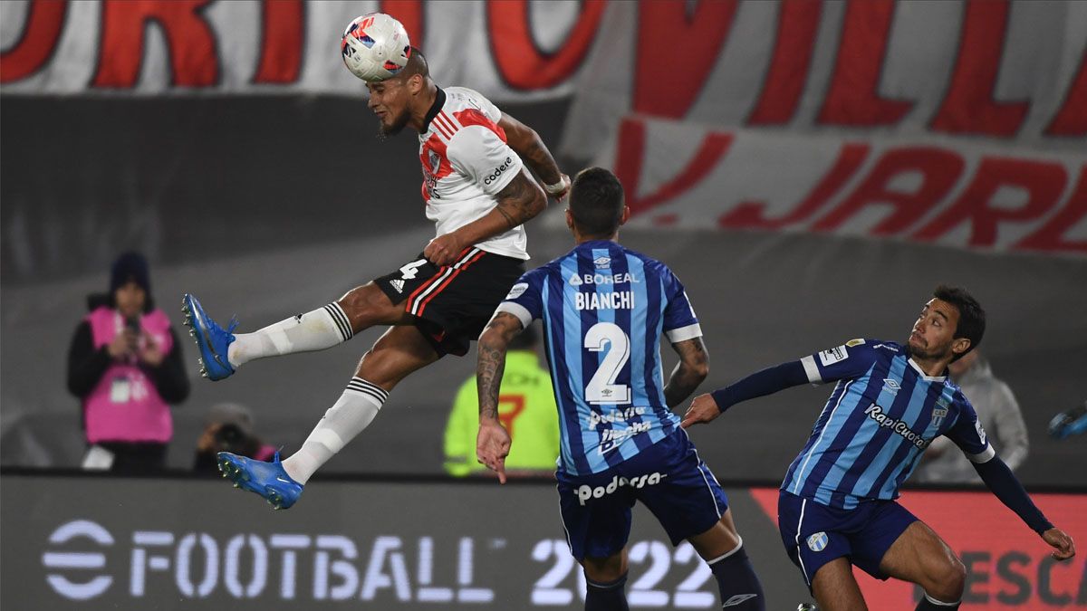 River enfrenta a Atlético Tucumán en el Monumental.