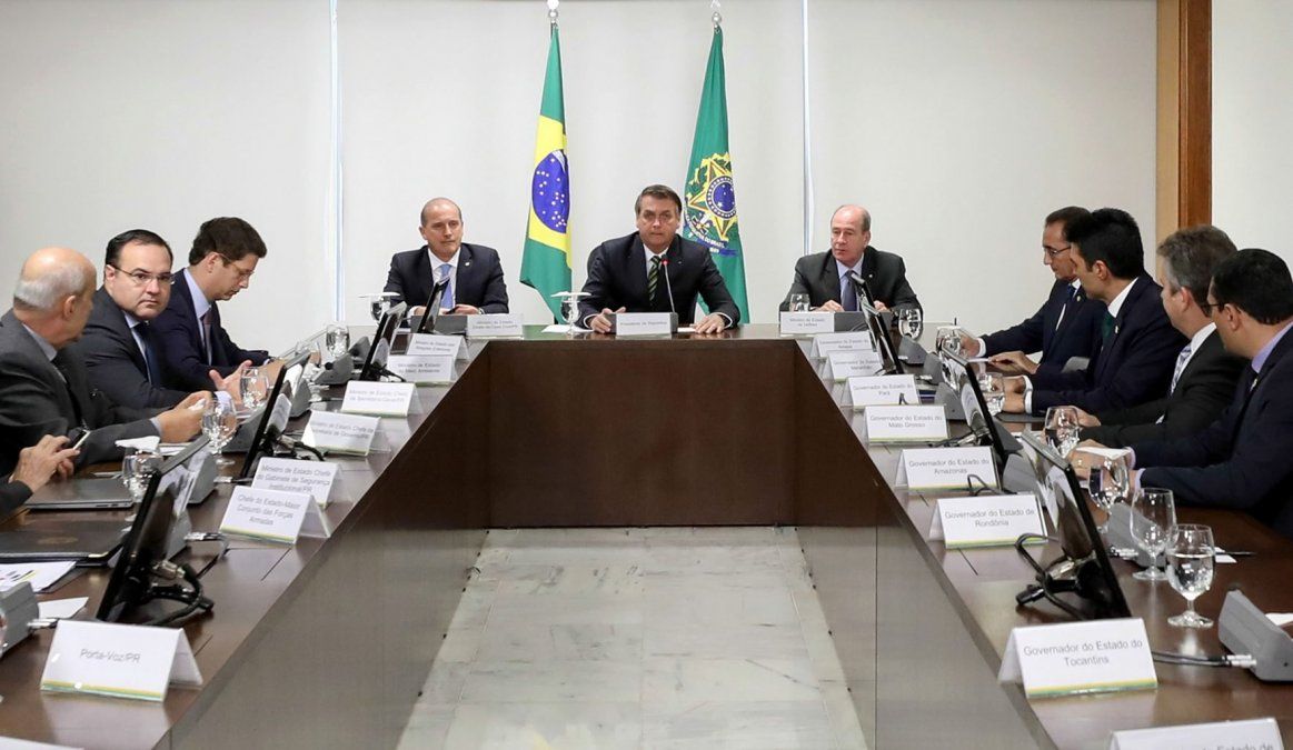 Mientras siguen los incendios en el Amazonas, Bolsonaro chicaneó a Macron con una polémica comparación