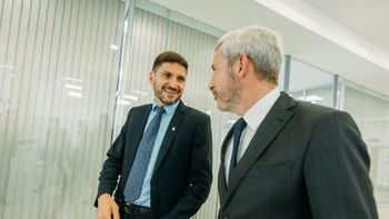 En medio del conflicto de gobernadores, Frigerio se mostró con gobernador radical más crítico