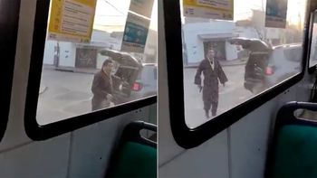 Terror en Villa Domínico: un conductor amenazó con un arma a un colectivero tras una mala maniobra