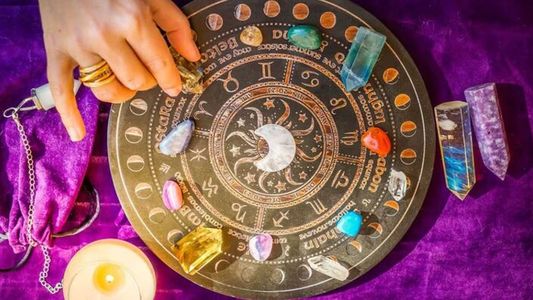 Cerrar enero también es soltar: los rituales que propone la astrología para cada signo