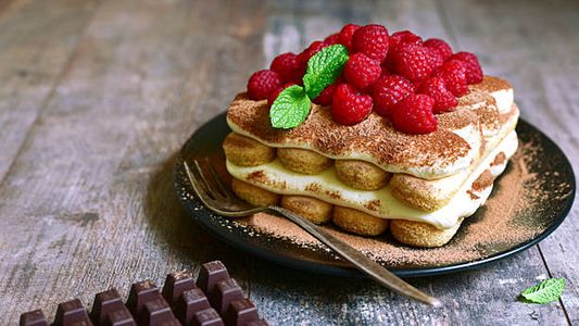 Tiramisú casero de frambuesa: cómo preparar este postre elegante y súper fácil en casa