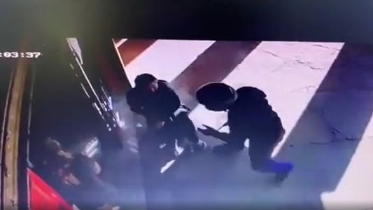 Video: impactante ataque de la mafia china en un supermercado