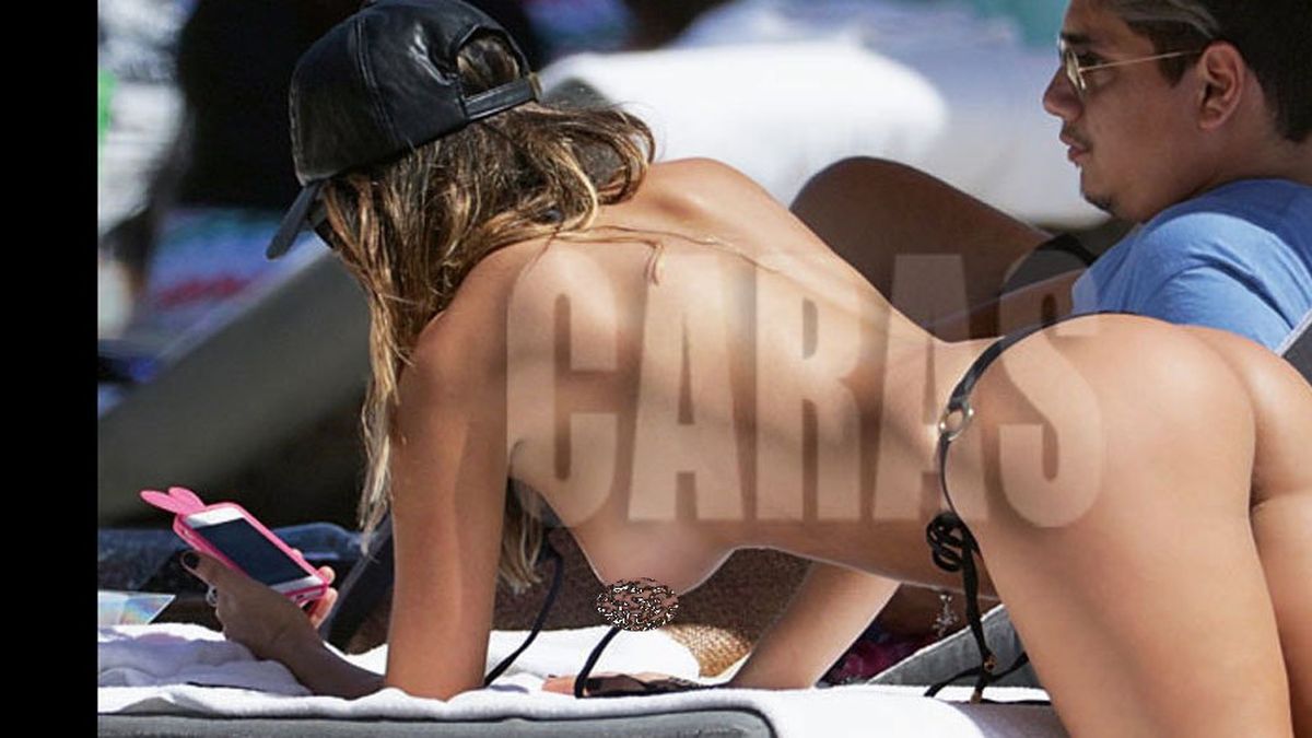 El sensual topless de Karina Jelinek en Miami: las fotos