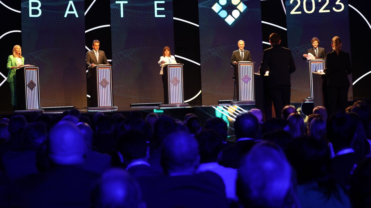 Tensos cruces entre los candidatos en el primer debate presidencial en Santiago del Estero