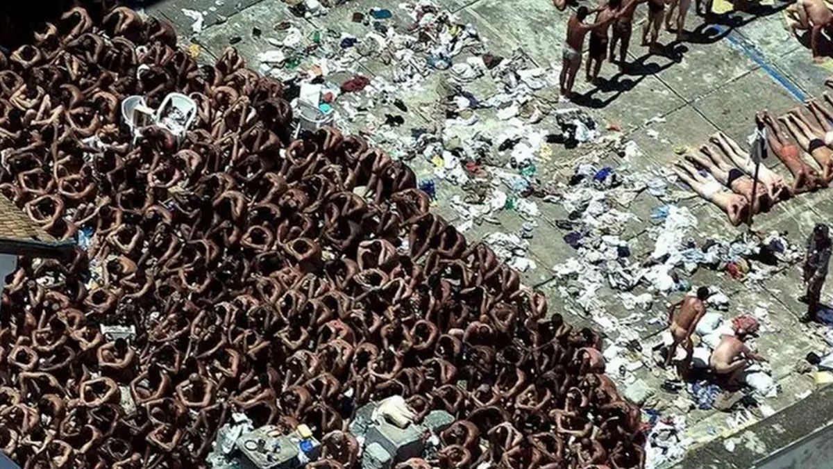 Presos en un patio de la prisi&oacute;n de Carandir&uacute;, luego de la peor masacre carcelaria en Brasil. (Foto: Gentileza BBC)