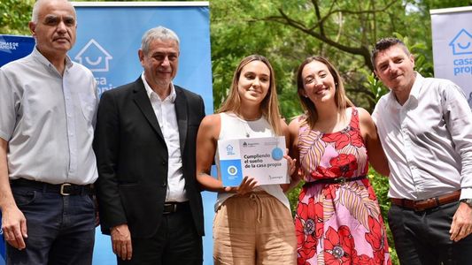 Ferraresi entregó créditos para la construcción en Lomas de Zamora