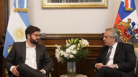 Los detalles de la cumbre Boric-Alberto: regalos cruzados, contrapuntos diplomáticos y un llamado a la unidad