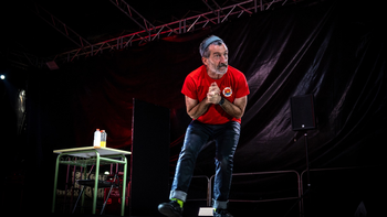 Luis Zahera, el actor de Entrevías y Animal, llega a la Argentina con un espectáculo imperdible