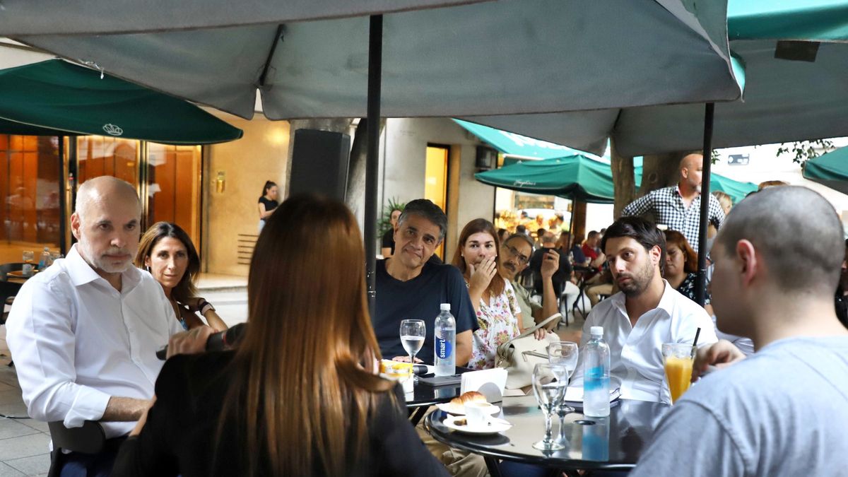 Larreta y Jorge Macri en un encuentro con vecinos