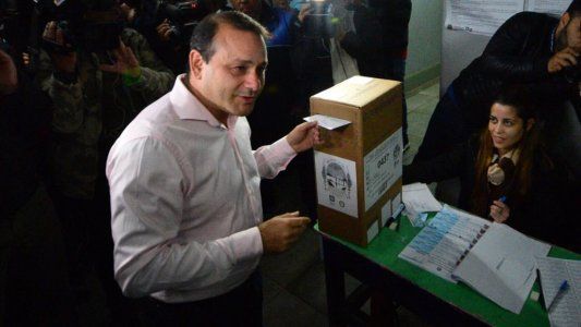 Después de la contundente victoria, el gobernador electo de Misiones aseguró que aún no definió a quién apoyará en octubre