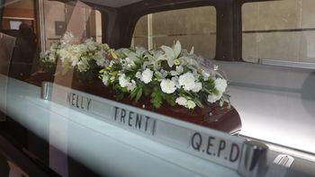 Sólo asistieron al último adiós de Trenti sus hijos junto a un reducido grupo de amigos, entre los que no faltó Mirtha Legrand.&nbsp;