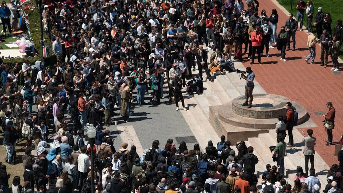 Protesta propalestina en el acceso a la Universidad de Columbia en Nueva York (Foto: gentileza NY Times).