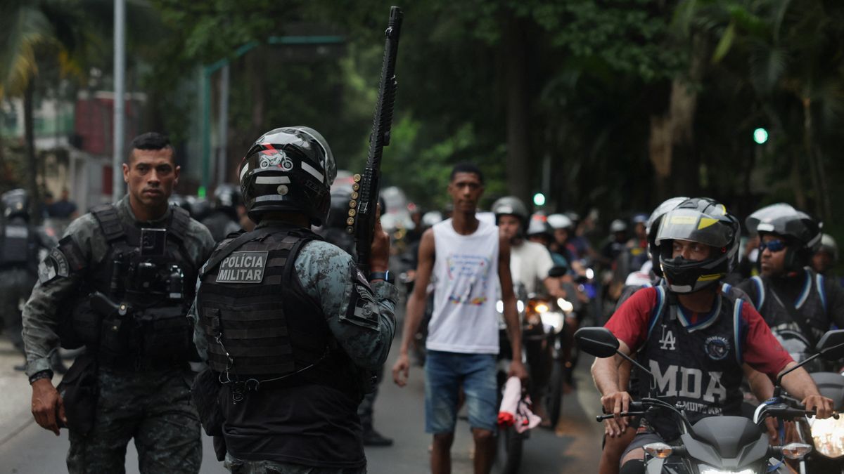 Vi cuerpos sin cabeza: el crudo relato del fotógrafo que cubrió el operativo policial en Río de Janeiro