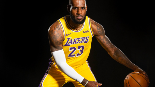 LeBron James celebra sus 35 años con un récord único en la historia de la NBA