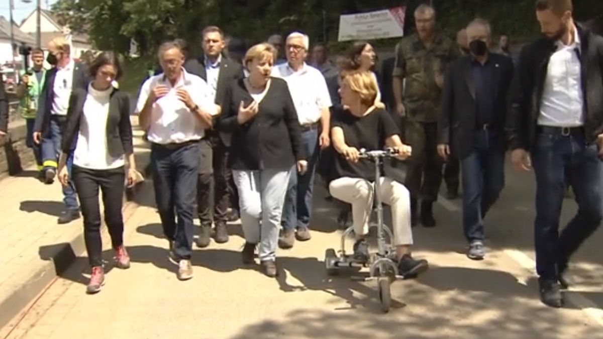 La gobernadora de Renania-Palatina. Malu Dreyer, tiene esclerosis múltiple y necesita un triciclo eléctrico para desplazarse (Foto: AP)