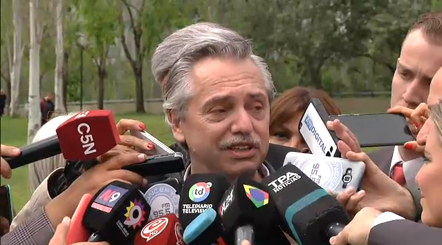 Alberto se emocionó al recordar a Néstor Kirchner en el aniversario de su muerte: Le prometí en el mausoleo lo que tenía que prometerle