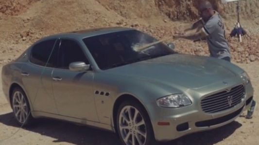 Video | René Pérez, de Calle 13, destruyó su lujoso auto