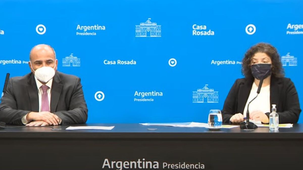 El jefe de Gabinete, Juan Manzur, y la ministra de Salud, Carla Vizzotti anunciaron el levantamiento de la obligatoriedad del uso de tapabocas (Foto: captura de TV).
