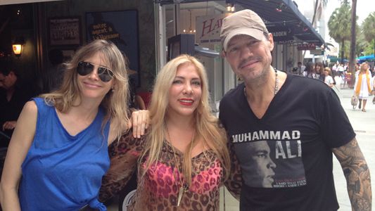 Enamorados | El paseo de Valdés y Tinelli por Lincoln Road