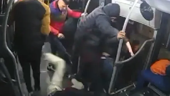 Recoleta: violento robo piraña a un pasajero de la línea 68