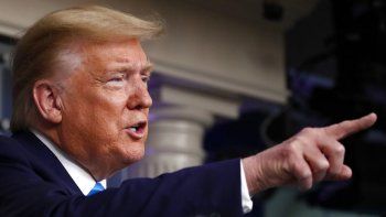 Trump aumenta la presión contra China por el origen del COVID-19 y caen las principales bolsas