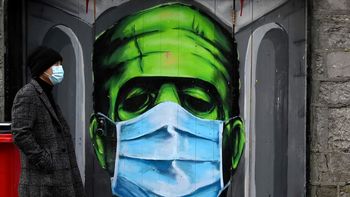 Preocupación por el crecimiento de contagios de la variante Frankenstein y por la fuerte caída de la vacunación